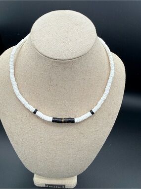 Vintage 1970s Hand Cut Clam Shell Heishi Choker Necklace